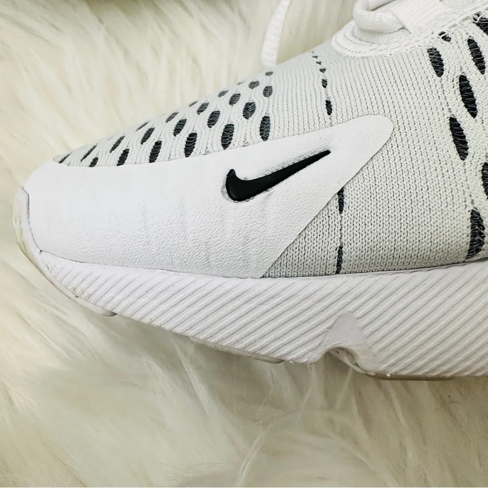 Like New Nike Iconic Air Max 270 Sneakers, size 5